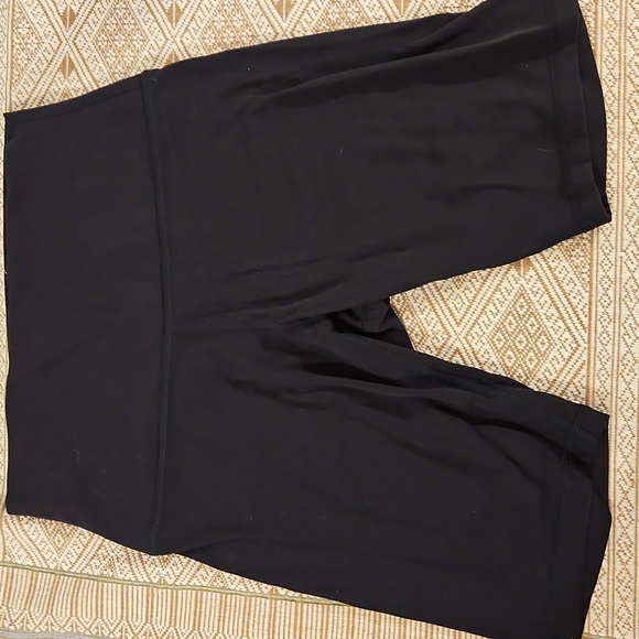 Lululemon Black High-Waisted Shorts - Picture 2 of 4